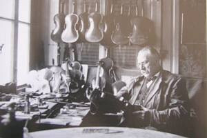 Leandro Bisiach in zijn atelier